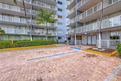 Condominio en alquiler en Miami, Florida, 1 dormitorio, 56.11 m2 № 2006207 - foto 6