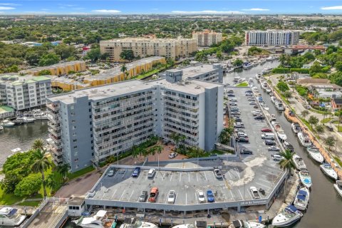 Condominio en alquiler en Miami, Florida, 1 dormitorio, 56.11 m2 № 2006207 - foto 3