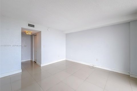 Condominio en alquiler en Miami, Florida, 1 dormitorio, 56.11 m2 № 2006207 - foto 20