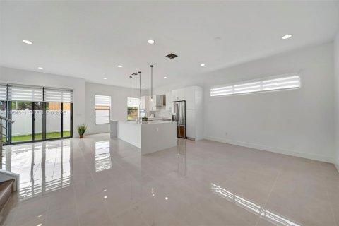 Villa ou maison à louer à Fort Lauderdale, Floride: 4 chambres, 238.94 m2 № 2027080 - photo 10