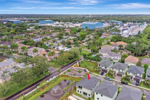 Villa ou maison à louer à Fort Lauderdale, Floride: 4 chambres, 238.94 m2 № 2027080 - photo 2