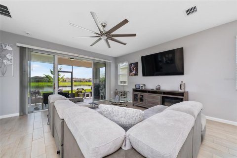 Villa ou maison à vendre à Kissimmee, Floride: 4 chambres, 192.31 m2 № 2148647 - photo 6