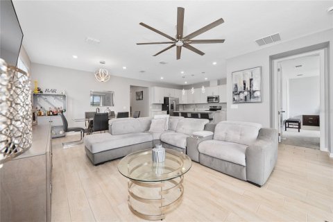 Villa ou maison à vendre à Kissimmee, Floride: 4 chambres, 192.31 m2 № 2148647 - photo 5