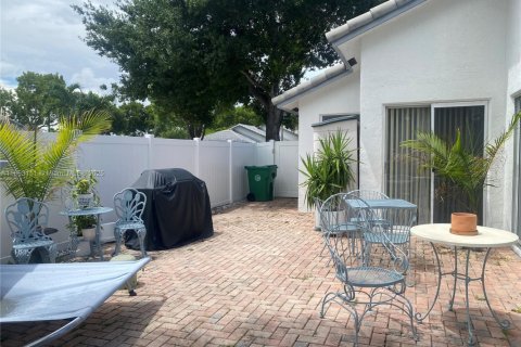 House in Davie, Florida 3 bedrooms, 119.01 sq.m. № 1872236 - photo 10