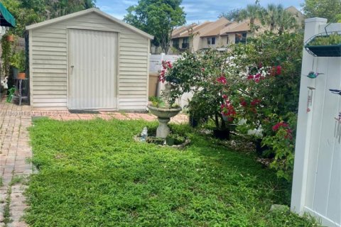 House in Davie, Florida 3 bedrooms, 119.01 sq.m. № 1872236 - photo 11