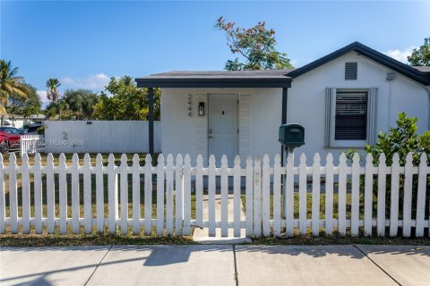 Villa ou maison à Hollywood, Floride 2 chambres, 79.71 m2 № 2253854