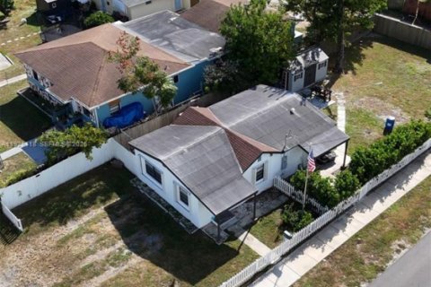 Villa ou maison à vendre à Hollywood, Floride: 2 chambres, 79.71 m2 № 2253854 - photo 13