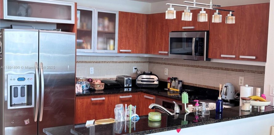 Condo in Aventura, Florida, 2 bedrooms № 1943918