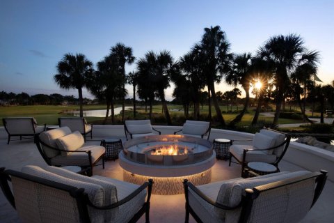 House in Jupiter, Florida 4 bedrooms, 463.4 sq.m. № 2171674 - photo 24