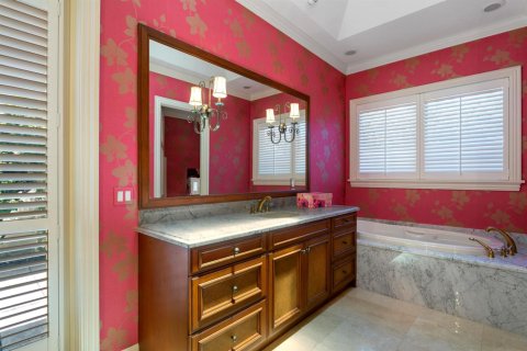 House in Jupiter, Florida 4 bedrooms, 463.4 sq.m. № 2171674 - photo 19