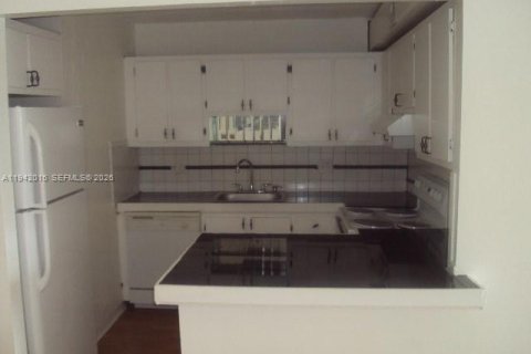 Купить кондоминиум в Лодерхилл, Флорида 1 спальня, 74.32м2, № 2054148 - фото 4