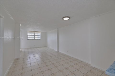 Condo in North Miami Beach, Florida, 1 bedroom  № 1867977 - photo 7