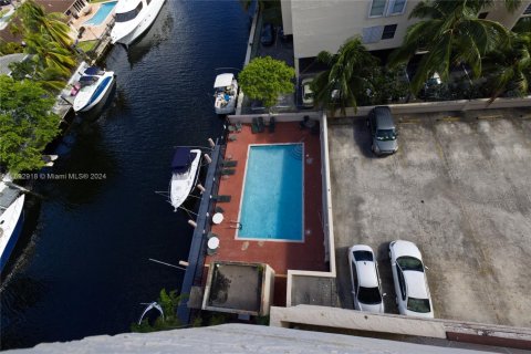 Condo in North Miami Beach, Florida, 1 bedroom  № 1867977 - photo 26