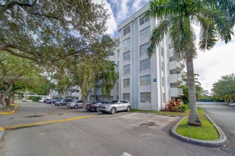 Condo in Miami, Florida, 2 bedrooms  № 1892359 - photo 14