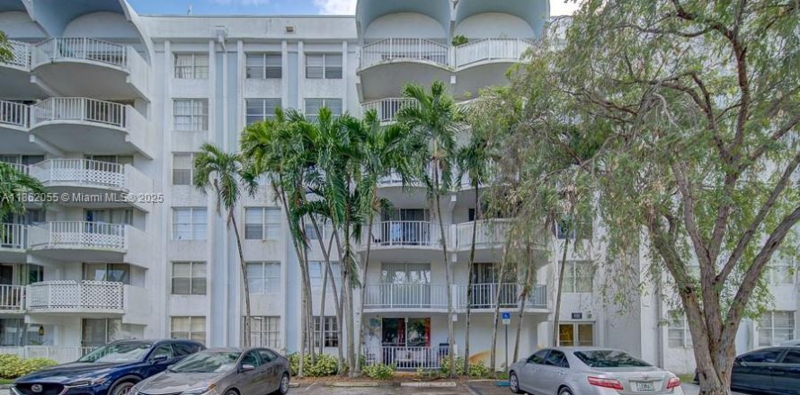 Condo in Miami, Florida, 2 bedrooms  № 1892359