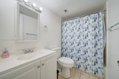 Condo in Miami, Florida, 2 bedrooms  № 1892359 - photo 2