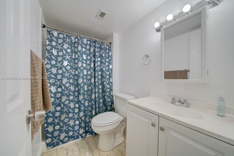 Condo in Miami, Florida, 2 bedrooms  № 1892359 - photo 4