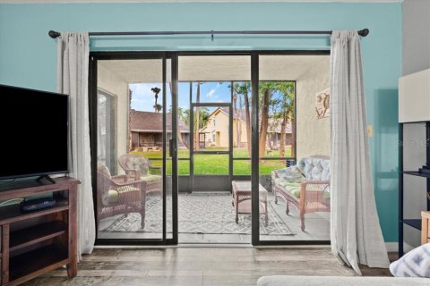 Condo in Daytona Beach, Florida, 2 bedrooms № 2102729 - photo 13