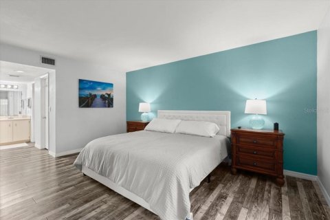 Condo in Daytona Beach, Florida, 2 bedrooms № 2102729 - photo 16