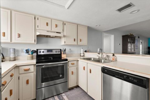 Condo in Daytona Beach, Florida, 2 bedrooms № 2102729 - photo 6