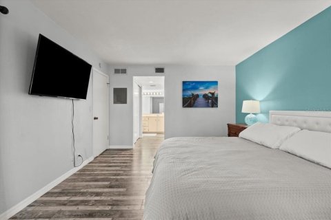 Condo in Daytona Beach, Florida, 2 bedrooms № 2102729 - photo 15