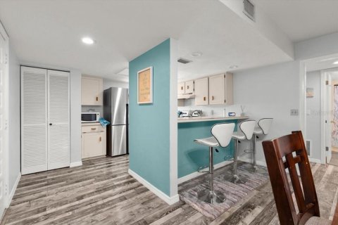 Condo in Daytona Beach, Florida, 2 bedrooms № 2102729 - photo 8