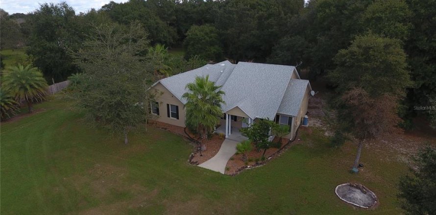 House in Groveland, Florida 4 bedrooms, 192.87 sq.m. № 1717843