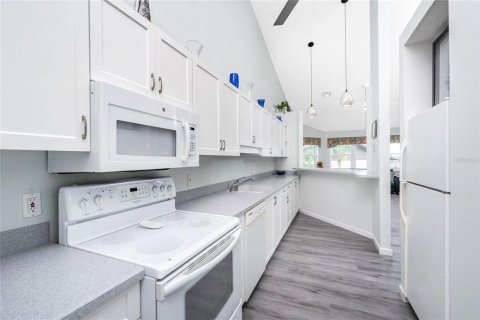 Купить кондоминиум в Энглвуд, Флорида 8 комнат, 117.99м2, № 1903179 - фото 7