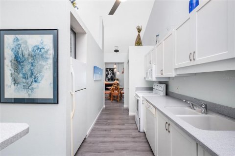 Купить кондоминиум в Энглвуд, Флорида 8 комнат, 117.99м2, № 1903179 - фото 20