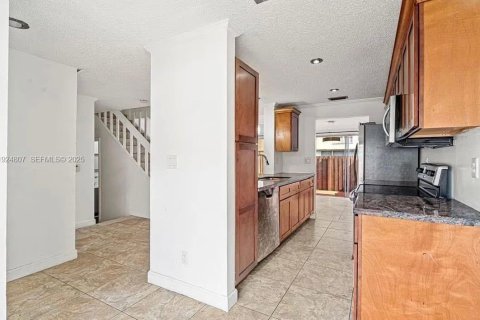 Adosado en alquiler en Plantation, Florida, 3 dormitorios, 164.44 m2 № 2077029 - foto 2