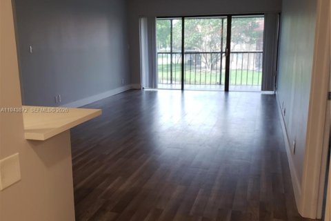 Copropriété à louer à Weston, Floride: 2 chambres, 102.75 m2 № 2001173 - photo 8