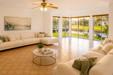Villa ou maison à louer à Tamarac, Floride: 3 chambres, 179.95 m2 № 2365380 - photo 3