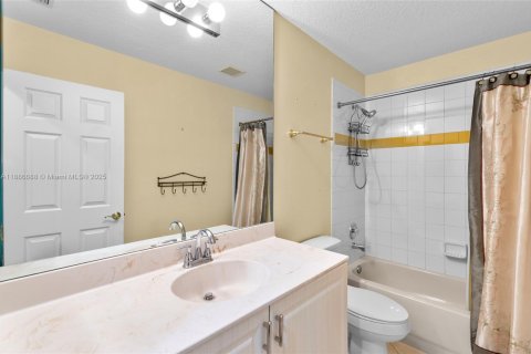 House in Boynton Beach, Florida 3 bedrooms, 149.76 sq.m. № 1933353 - photo 25