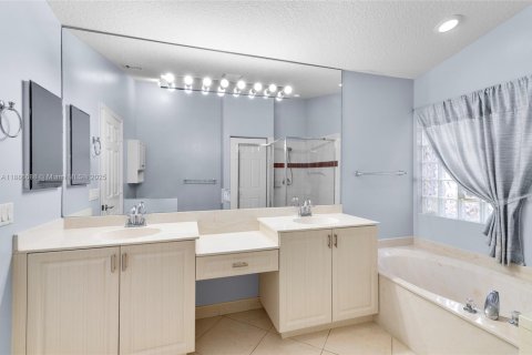 House in Boynton Beach, Florida 3 bedrooms, 149.76 sq.m. № 1933353 - photo 19