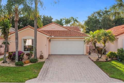 House in Boynton Beach, Florida 3 bedrooms, 149.76 sq.m. № 1933353 - photo 1