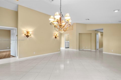 House in Boynton Beach, Florida 3 bedrooms, 149.76 sq.m. № 1933353 - photo 7