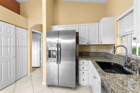 House in Boynton Beach, Florida 3 bedrooms, 149.76 sq.m. № 1933353 - photo 10