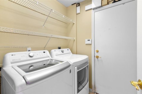 House in Boynton Beach, Florida 3 bedrooms, 149.76 sq.m. № 1933353 - photo 26