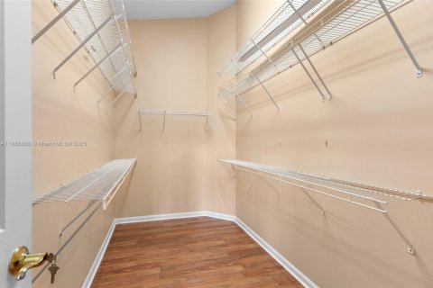 House in Boynton Beach, Florida 3 bedrooms, 149.76 sq.m. № 1933353 - photo 16