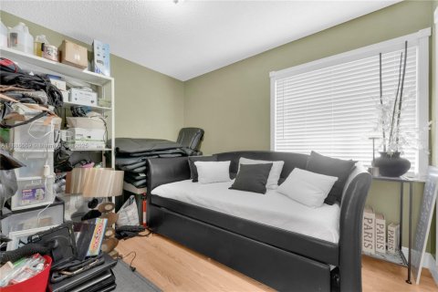 Casa en venta en Miami, Florida, 5 dormitorios, 195.28 m2 № 1932842 - foto 24