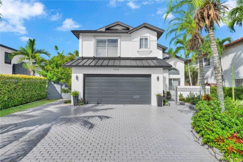 Casa en venta en Miami, Florida, 5 dormitorios, 195.28 m2 № 1932842 - foto 1