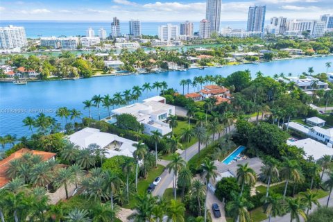 Купить виллу или дом в Майами-Бич, Флорида 5 спален, 498.33м2, № 1991623 - фото 8