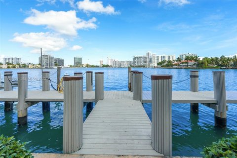 Купить виллу или дом в Майами-Бич, Флорида 5 спален, 498.33м2, № 1991623 - фото 11