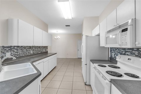 Townhouse in Lakewood Ranch, Florida 2 bedrooms, 157.1 sq.m. № 1734817 - photo 12