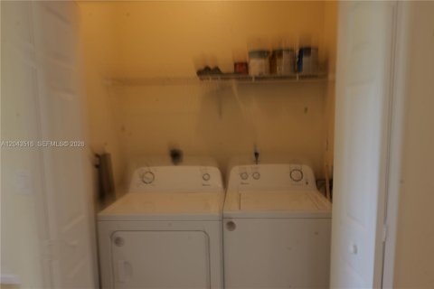Touwnhouse à louer à Miramar, Floride: 3 chambres, 132.2 m2 № 2188614 - photo 11
