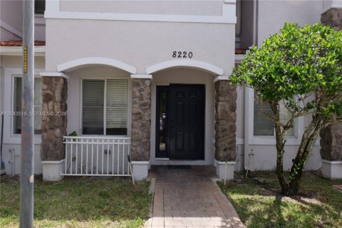 Touwnhouse à louer à Miramar, Floride: 3 chambres, 132.2 m2 № 2188614 - photo 2