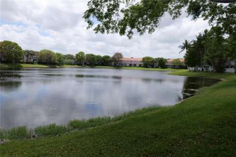 Touwnhouse à louer à Miramar, Floride: 3 chambres, 132.2 m2 № 2188614 - photo 6
