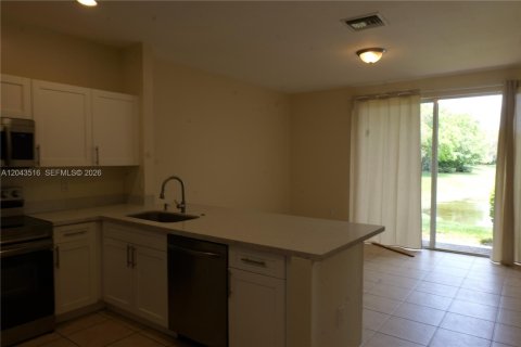 Touwnhouse à louer à Miramar, Floride: 3 chambres, 132.2 m2 № 2188614 - photo 13