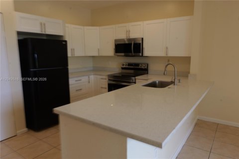 Touwnhouse à louer à Miramar, Floride: 3 chambres, 132.2 m2 № 2188614 - photo 12