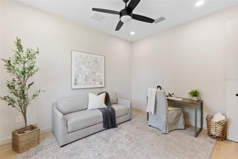 Townhouse in Saint Petersburg, Florida 3 bedrooms, 174.19 sq.m. № 2227708 - photo 16